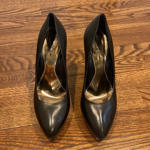 Gucci Nero Pumps - Like New! Size 38, approx 4 in high - Picture 2 of 10